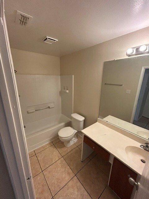 Building Photo - 3823 Bay Club Cir