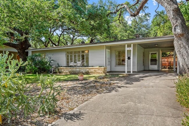 Building Photo - 1207 Southwood Rd