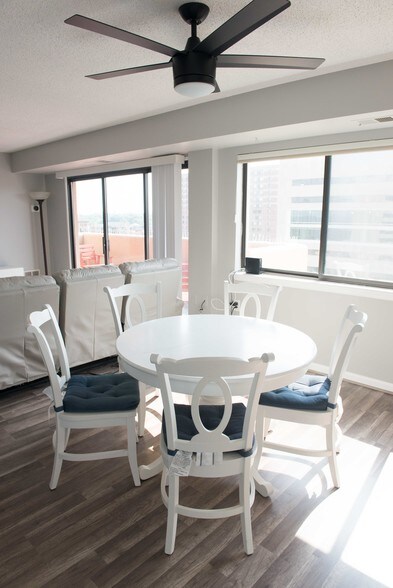 Building Photo - 1301 N Courthouse Rd