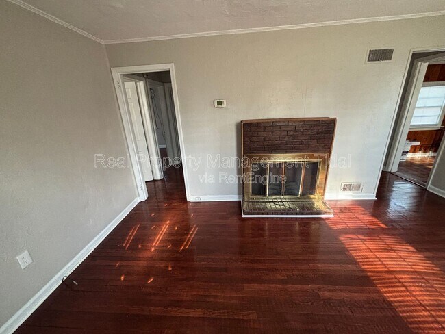 Building Photo - 1624 Rolfe Pl