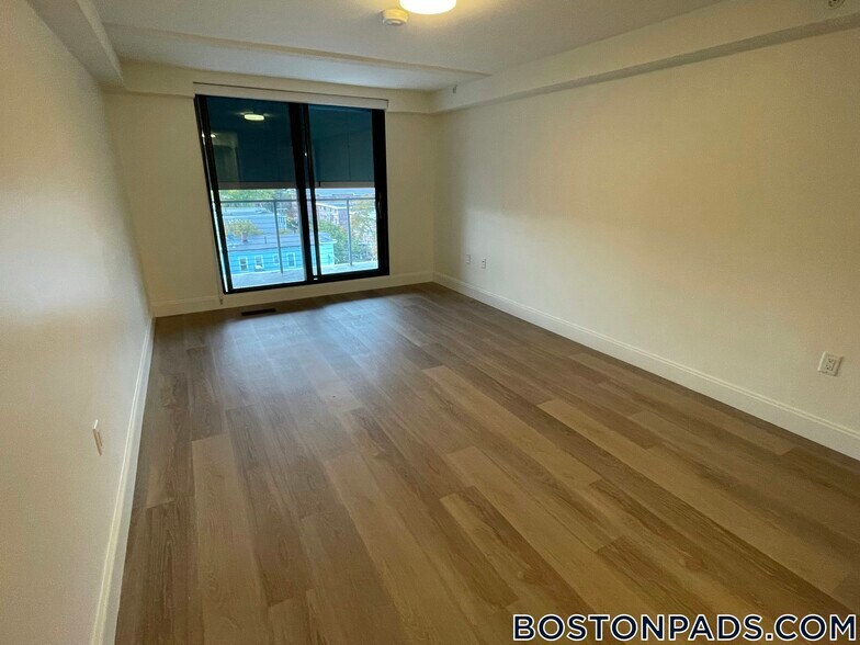 Building Photo - 1079 Commonwealth Ave