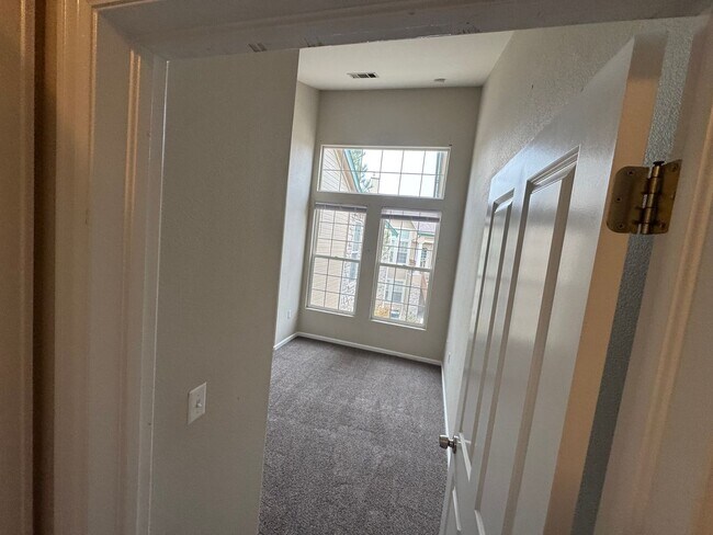 Building Photo - 4005 S Dillon Way
