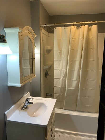 Building Photo - 1610 E Princeton Ave