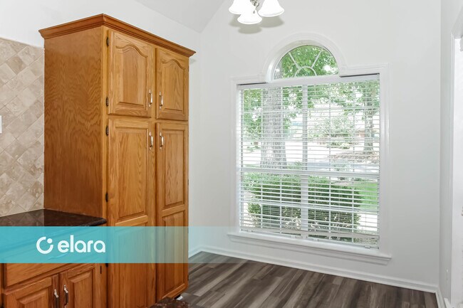 Building Photo - 518 Sussex Dr SW