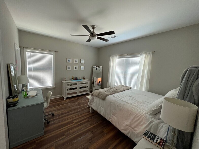 Building Photo - 238 Summerhill