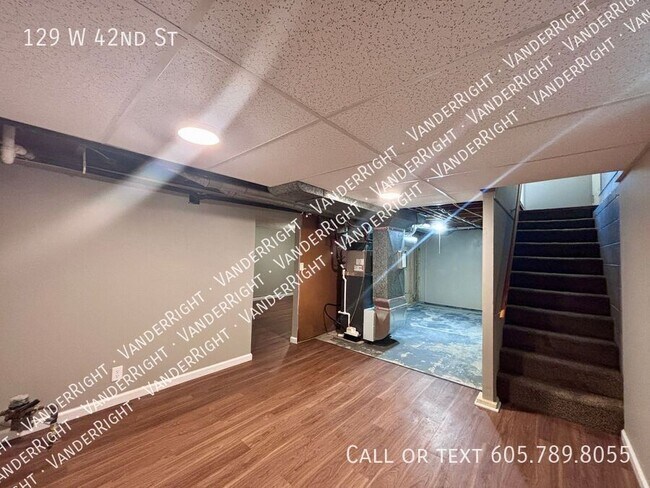 Building Photo - 129 W 42nd St