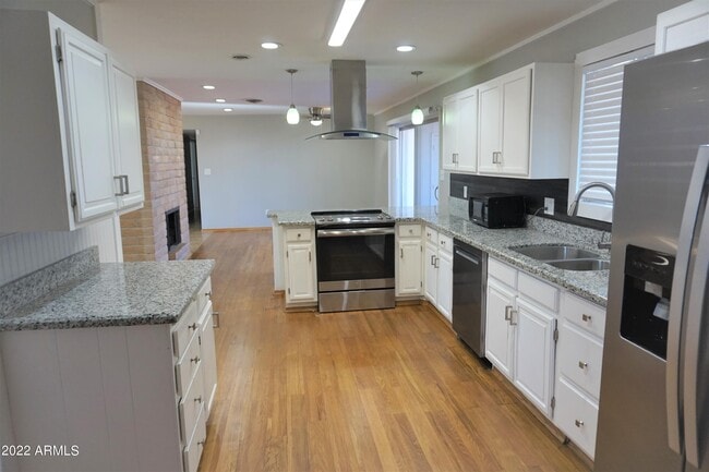 Building Photo - 2209 Golf Links Rd