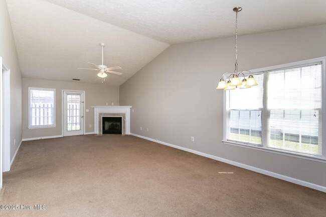 Building Photo - 105 Verona Dr