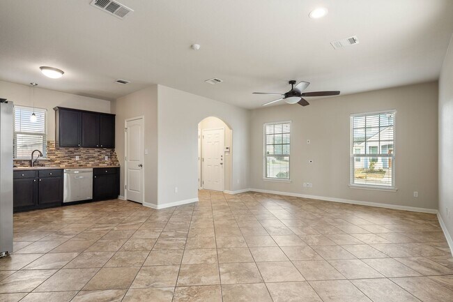Building Photo - NOW 3 BEDROOM HOME LOCATED IN SAN MARCOS, TX!