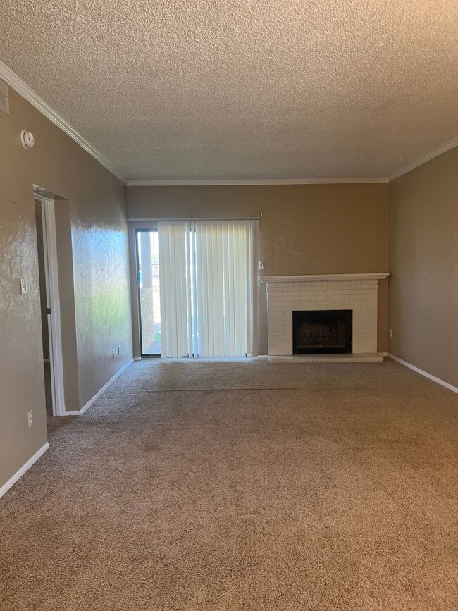 Building Photo - 1028 Mockingbird Ln