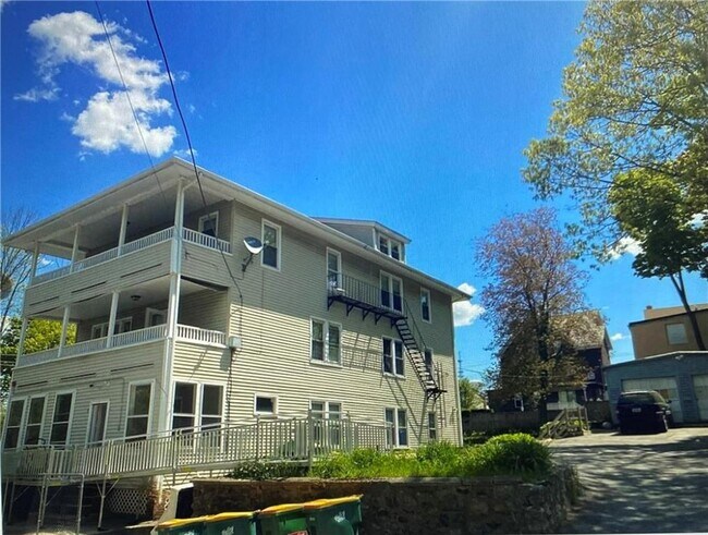Primary Photo - 8 Grand St