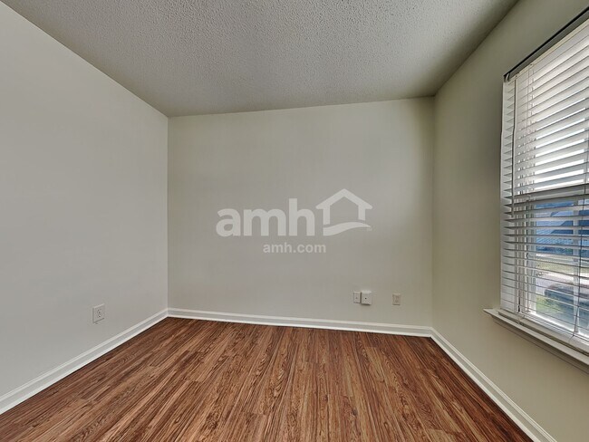 Building Photo - 3226 Silver Spur Ct