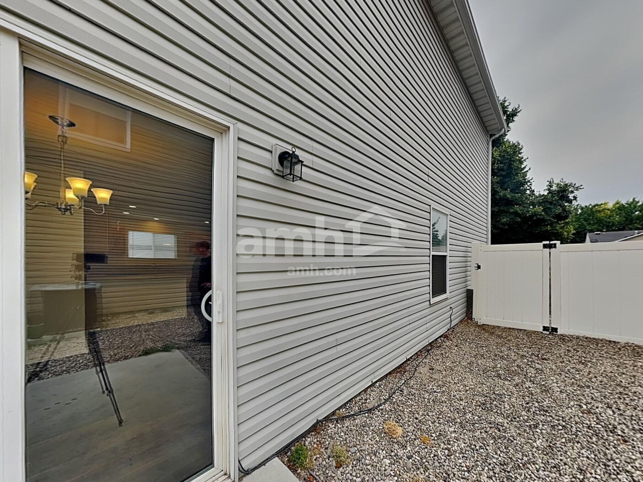 Building Photo - 9516 W Portola Dr