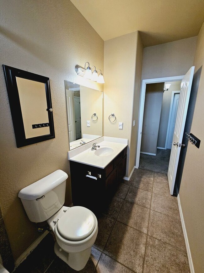 Building Photo - Beautiful 4 bedroom 2.5 bath home in Northeast El Paso!