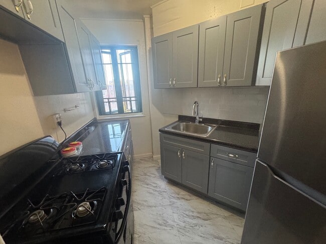 Building Photo - 1925 McGraw Ave