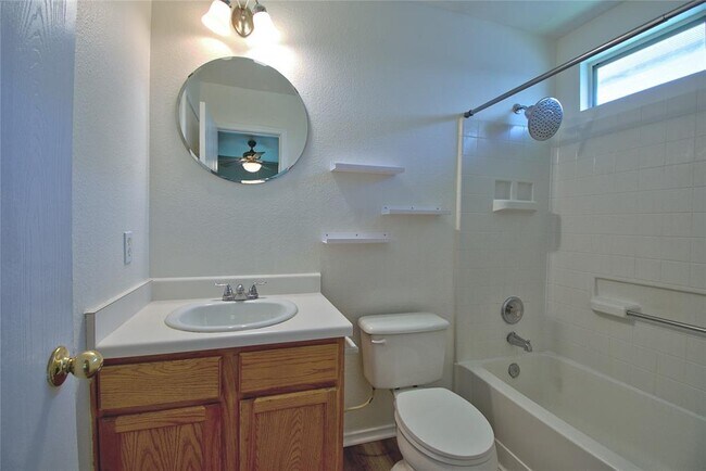 Building Photo - 16418 Hamilton Point Cir