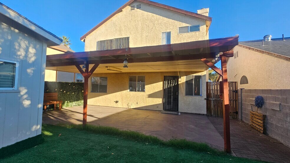 Building Photo - 2229 Goldhill Way