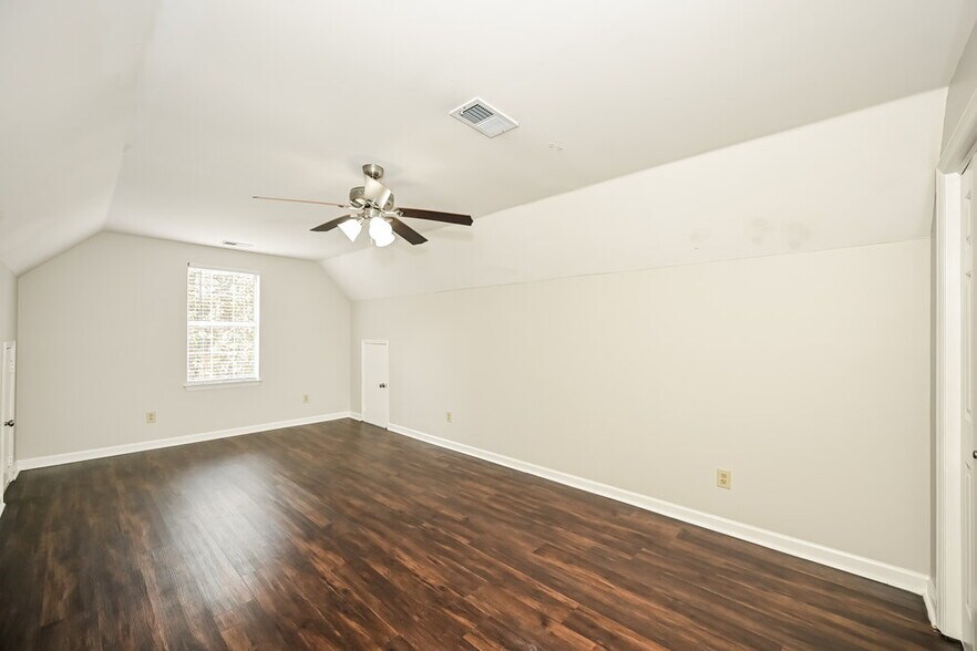 Building Photo - 1009 Nighthawk Ln