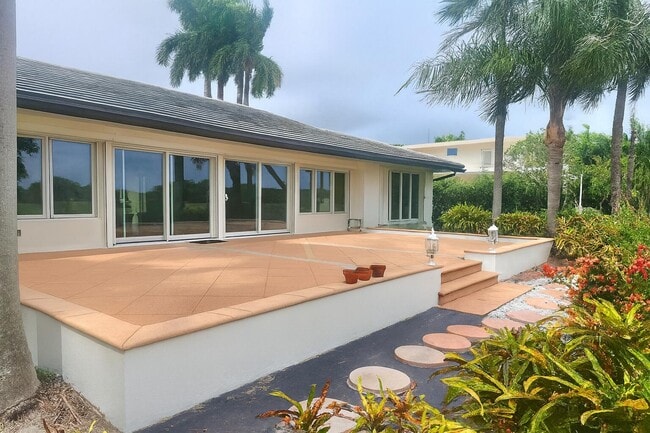 Building Photo - 814 N Golfview Rd