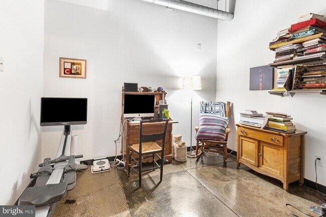 Building Photo - 1701 Tulip St