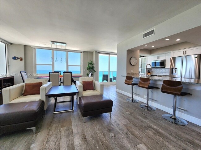 Building Photo - 3505 S Ocean Dr