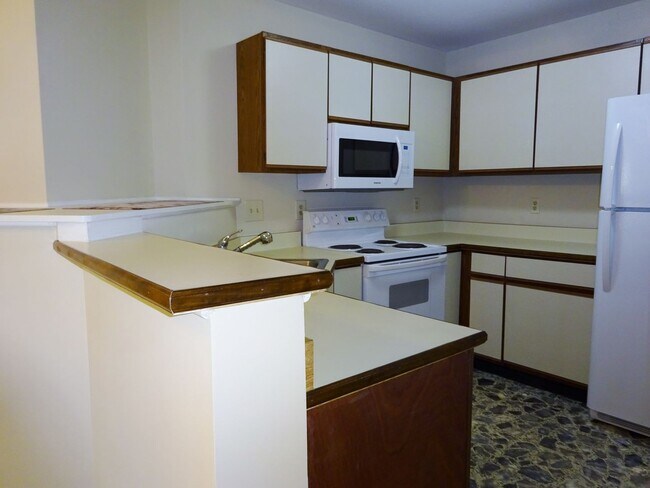 Building Photo - Charming Home Minutes to Camp Lejeune!