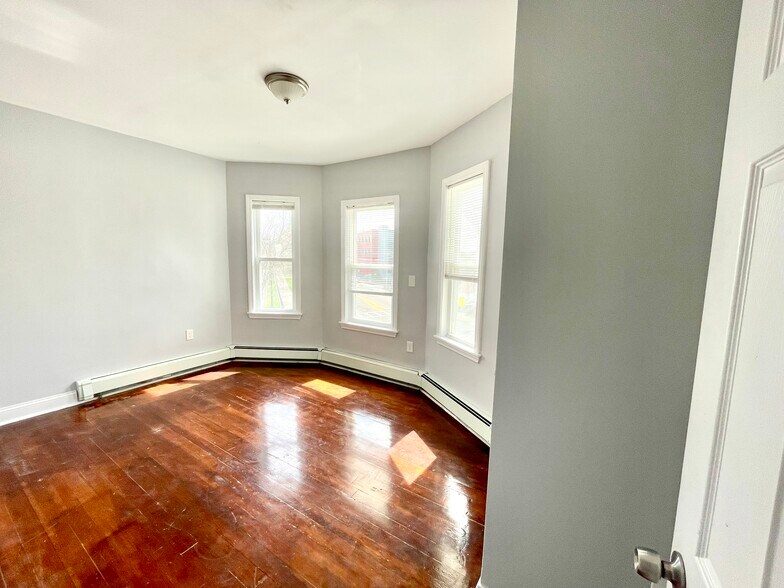 Building Photo - 26 Babson St