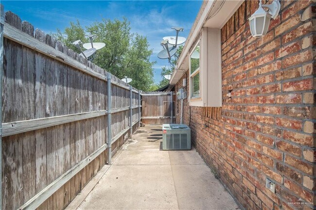 Building Photo - 15 W Portales Dr