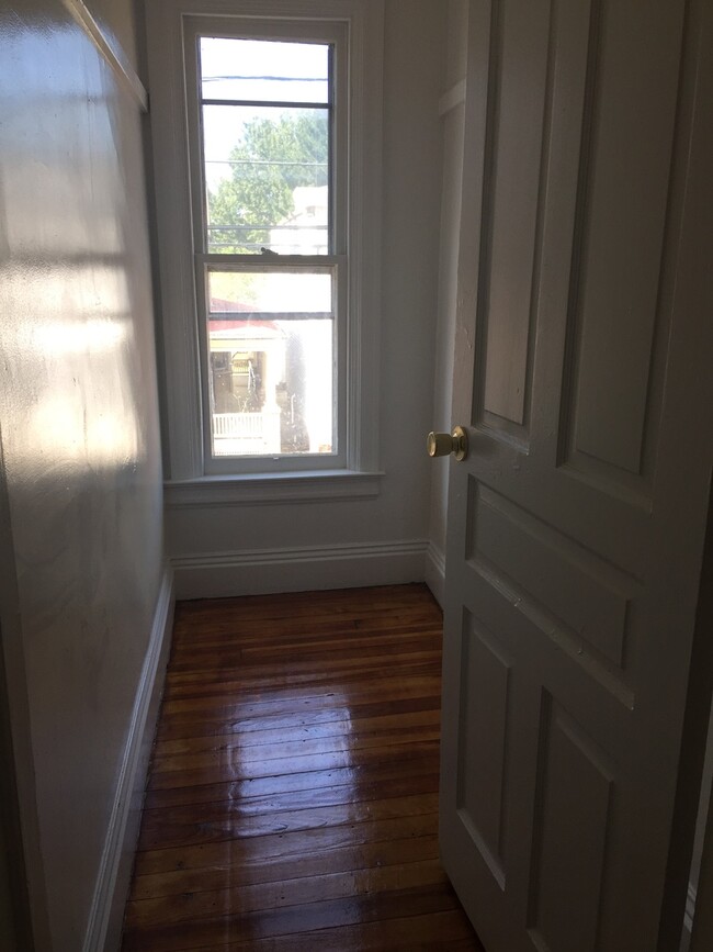 Building Photo - Available Now! 2nd/3rd Floor 2 Bedroom Wes...