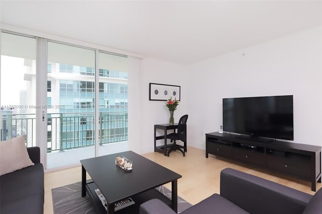 Building Photo - 1155 Brickell Bay Dr