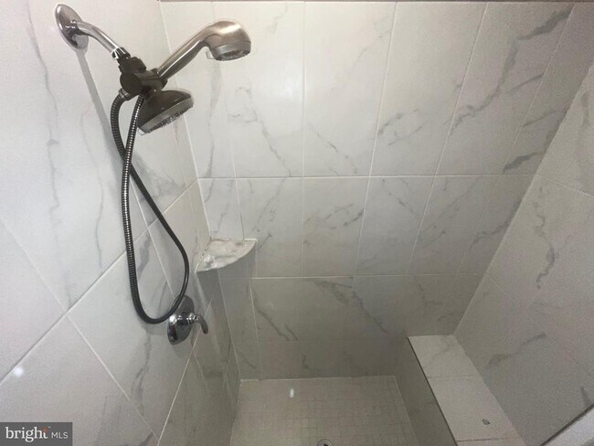 Building Photo - 2527 Emerald Branch Dr