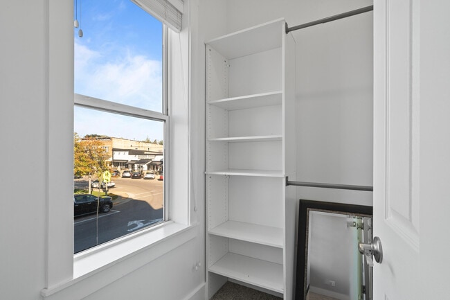 Building Photo - 106 N Main St