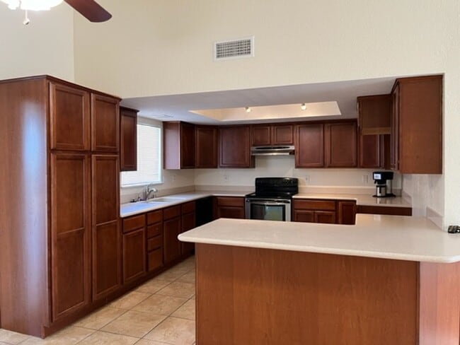 Building Photo - 3 Bedroom Home with Bonus Room!