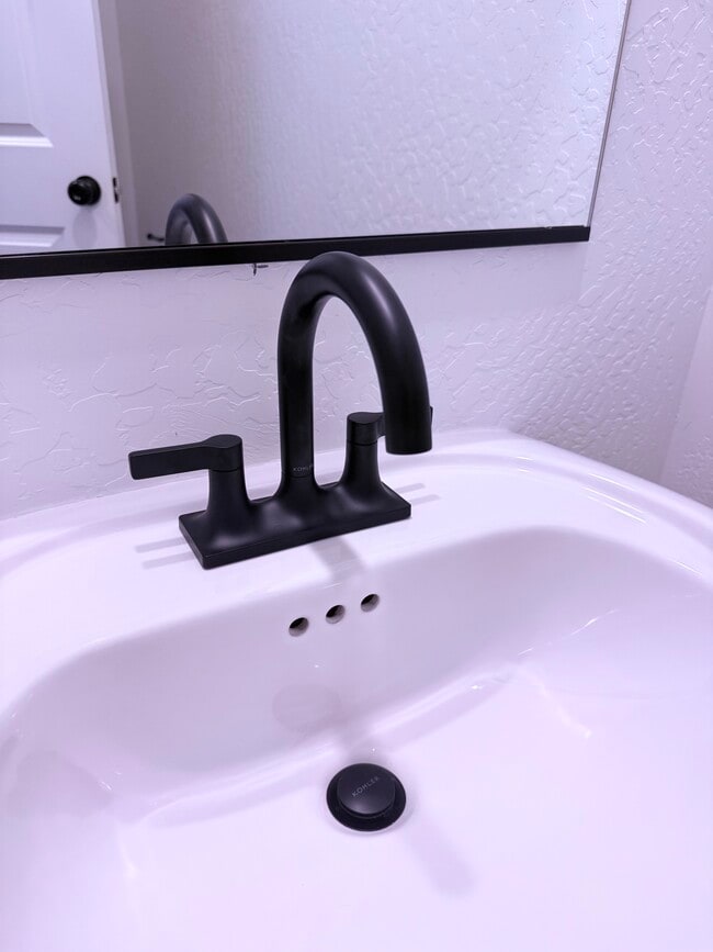 Building Photo - 4026 N Brent Ave