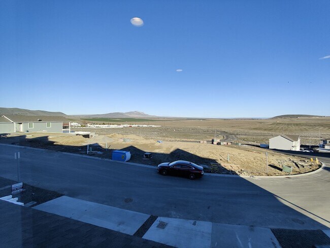 Building Photo - Contemporary Townhome with Open Floor Plan...