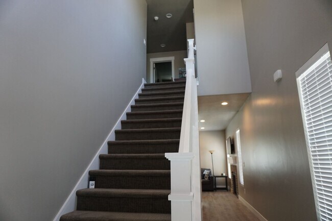 Building Photo - 719 E Ryder Pk Ln