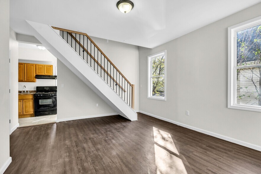 Building Photo - 478 Bath Ave