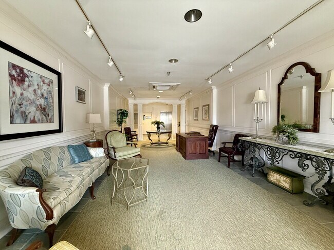 Building Photo - "Coastal Comfort: Spacious 2-Bedroom Condo Retreat in Virginia Beach"