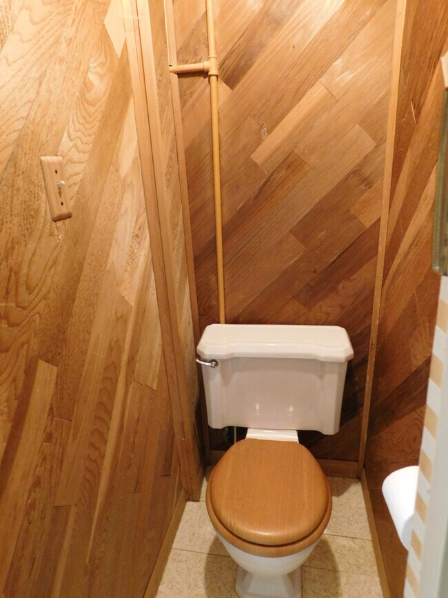 Building Photo - 4Bd/1.5Ba Two Story Home - Available soon!