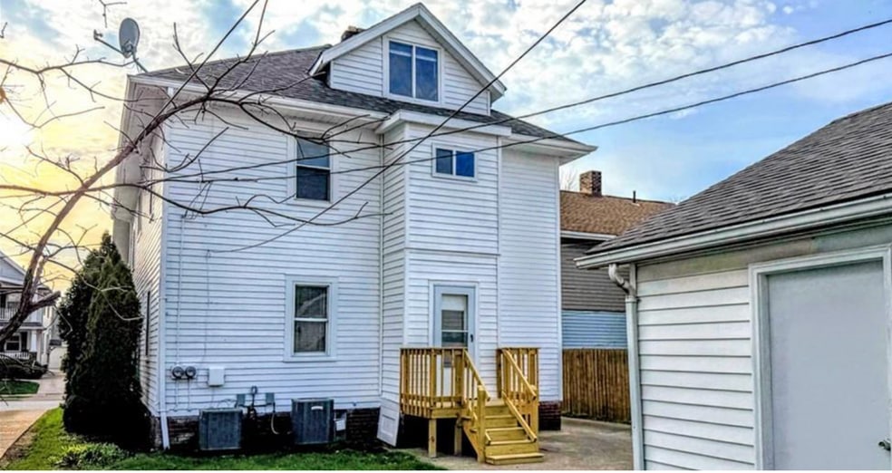 Building Photo - 2085 Chesterland Ave