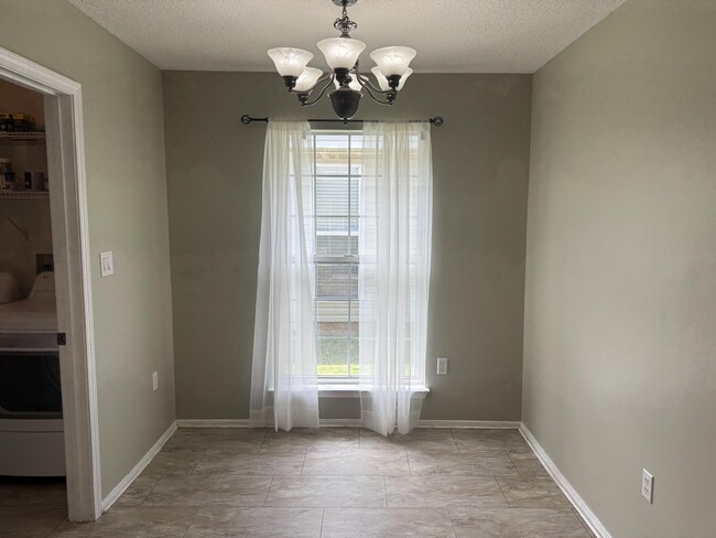 Building Photo - 967 Claeven Cir