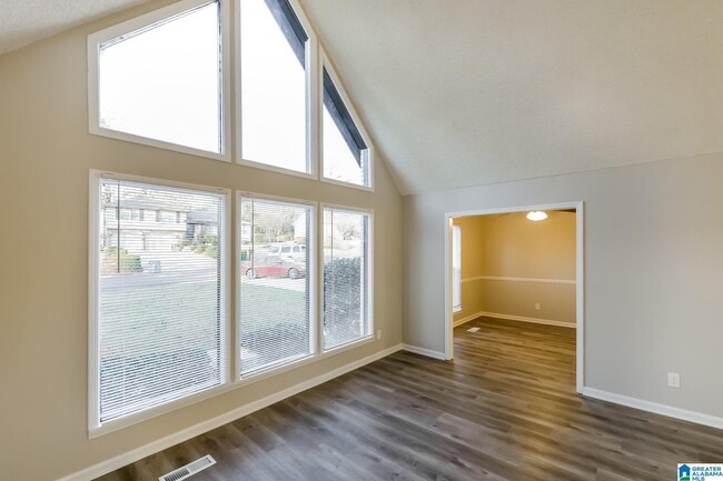 Building Photo - 602 Greenbriar Rd