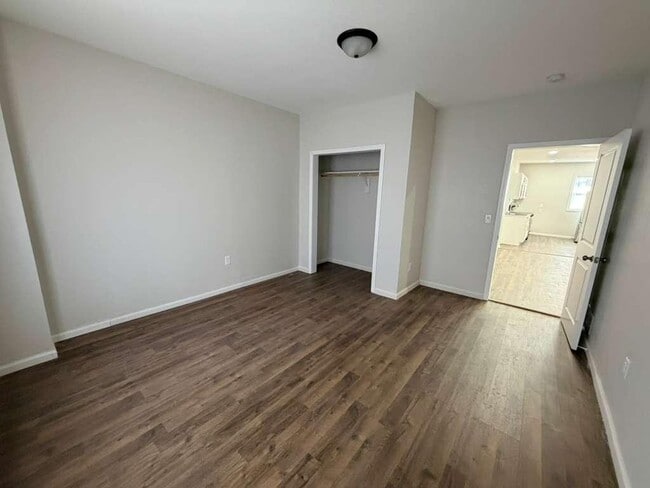 Building Photo - 651 W Bruce St