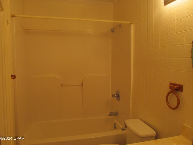 Building Photo - 5104 Beach Dr