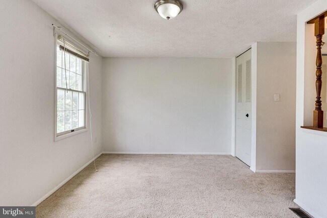 Building Photo - 2841 Shepperton Terrace