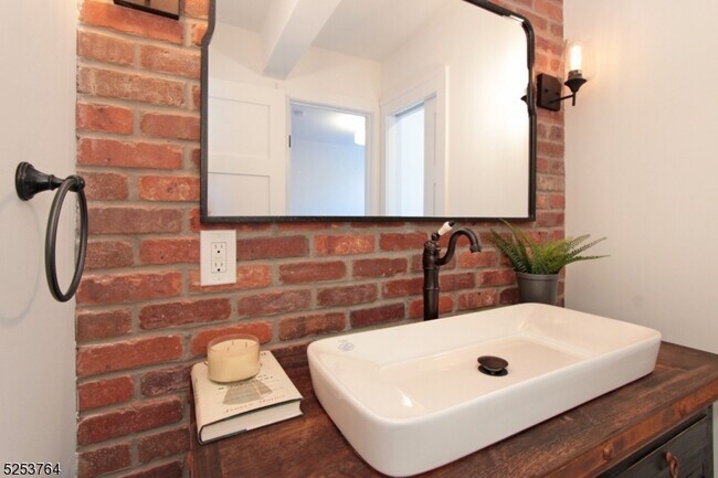 Building Photo - 378 Claremont Ave