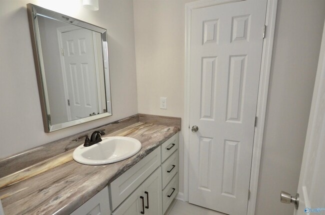 Building Photo - 160 Swansea Ln