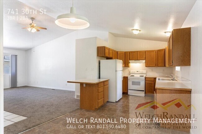 Building Photo - 741 30th St