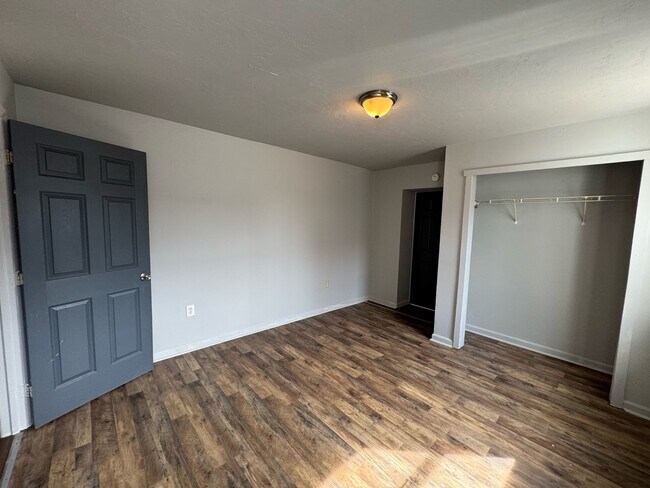 Building Photo - 51 S Queen St
