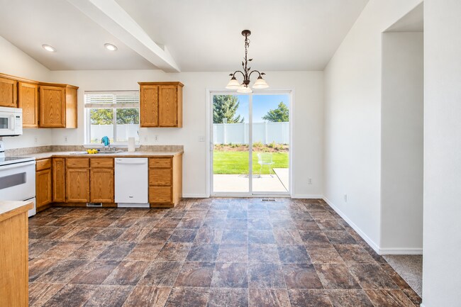 Building Photo - 3 Bed / 2 Bath Home on Quiet Cul-de-Sac